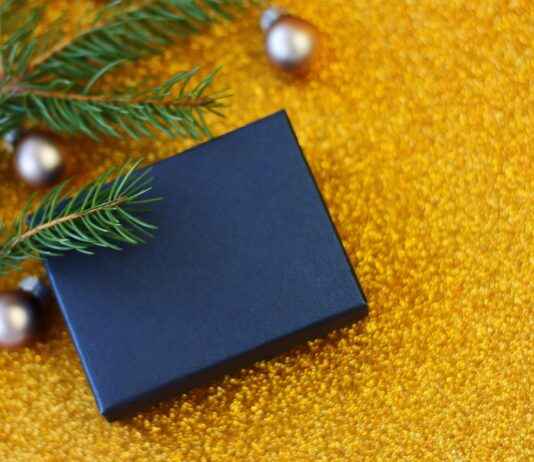 Gold vs. Silver Anklets: Which One is Right for You? Gold vs. Silver Anklets: Which One is Right for You?