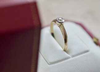 How to Buy Antique Jewelry Without Getting Scammed How to Buy Antique Jewelry Without Getting Scammed