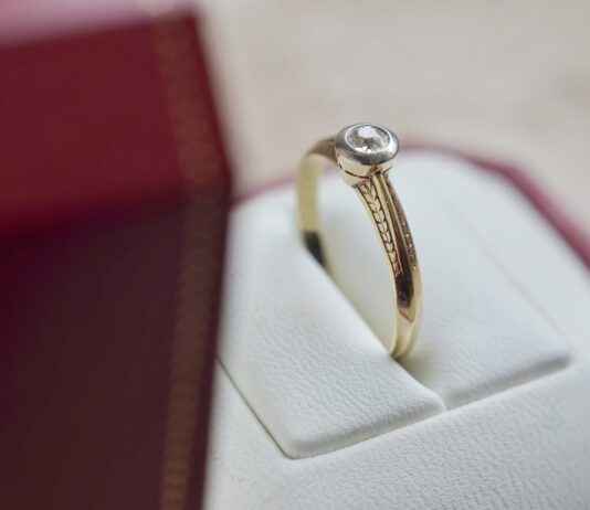 How to Buy Antique Jewelry Without Getting Scammed How to Buy Antique Jewelry Without Getting Scammed