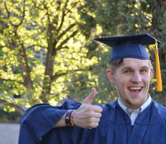 How to Choose Jewelry for Your Graduation Ceremony How to Choose Jewelry for Your Graduation Ceremony