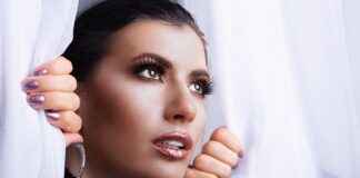 How to Choose Jewelry That Complements Your Makeup How to Choose Jewelry That Complements Your Makeup