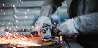 How to Choose the Right Jewelry for Work and Professional Settings How to Choose the Right Jewelry for Work and Professional Settings