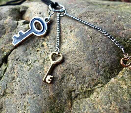 How to Clean and Maintain Your Silver and Gold Chains How to Clean and Maintain Your Silver and Gold Chains