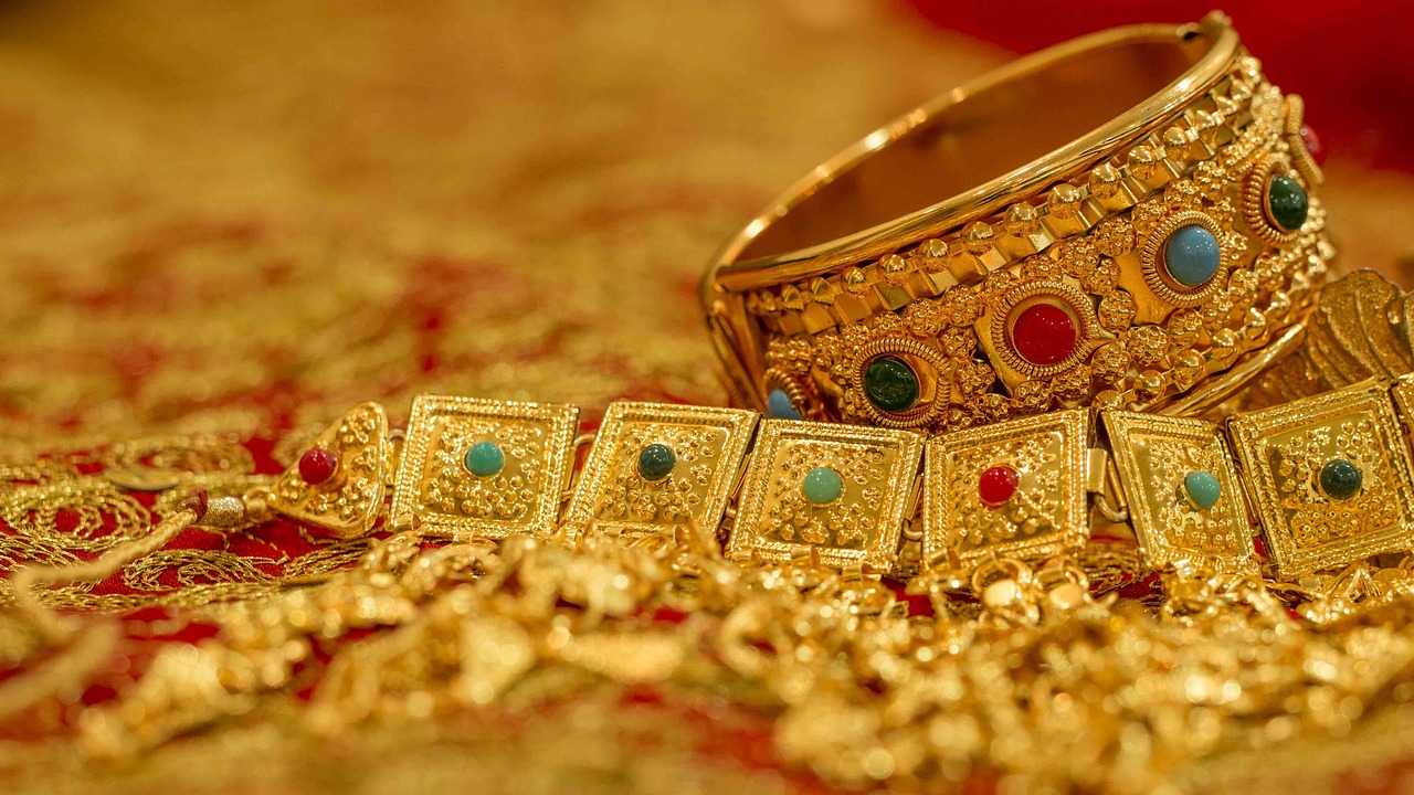 Common Methods for Cleaning Gold Jewelry