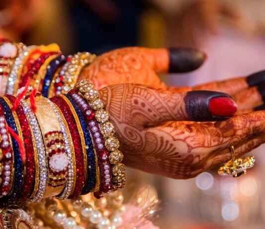 How to Clean Tarnished Costume Jewelry How to Clean Tarnished Costume Jewelry