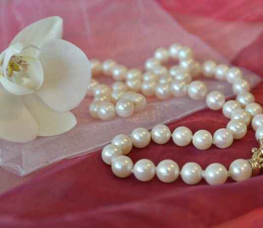 How to Make Your Own Beaded Necklace at Home How to Make Your Own Beaded Necklace at Home