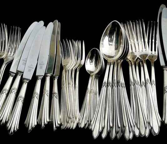 How to Mix Gold and Silver Bracelets Without Clashing How to Mix Gold and Silver Bracelets Without Clashing