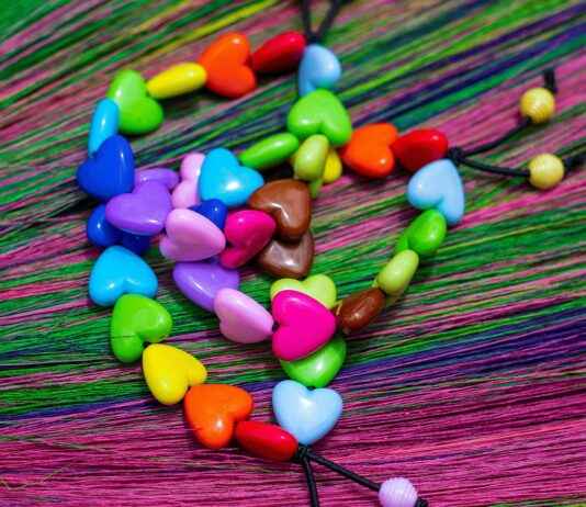 How to Stack Bracelets Without Overdoing It How to Stack Bracelets Without Overdoing It