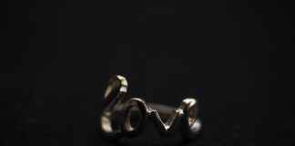 How to Wear Gold and Silver Jewelry Together How to Wear Gold and Silver Jewelry Together