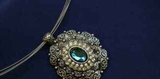 How to Wear Jewelry with Different Necklines How to Wear Jewelry with Different Necklines