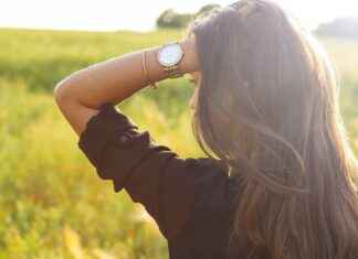 Minimalist Necklaces: The Beauty of Simple and Elegant Jewelry Minimalist Necklaces: The Beauty of Simple and Elegant Jewelry