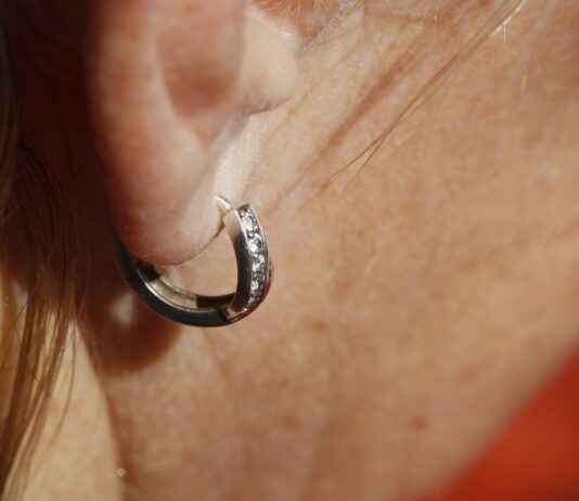 The Best Earrings to Wear for a Job Interview The Best Earrings to Wear for a Job Interview
