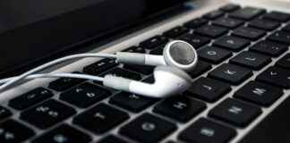 The Best Earrings to Wear for Formal Events The Best Earrings to Wear for Formal Events