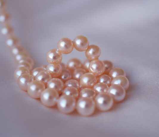 The Dos and Don’ts of Wearing Statement Jewelry The Dos and Don’ts of Wearing Statement Jewelry