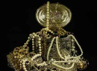 The Hidden Meanings Behind Popular Jewelry Designs The Hidden Meanings Behind Popular Jewelry Designs