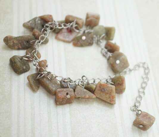 The Rise of Minimalist and Dainty Anklets The Rise of Minimalist and Dainty Anklets