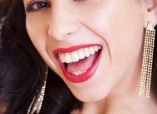 The Rise of Mismatched Earrings: How to Rock This Trend The Rise of Mismatched Earrings: How to Rock This Trend