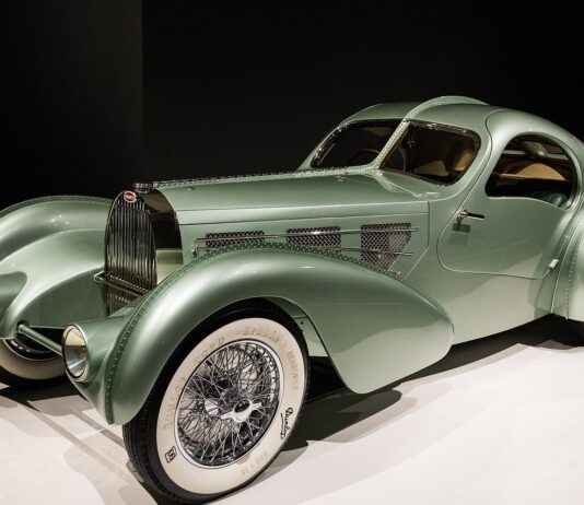 Why Art Deco Jewelry Is Making a Comeback Why Art Deco Jewelry Is Making a Comeback