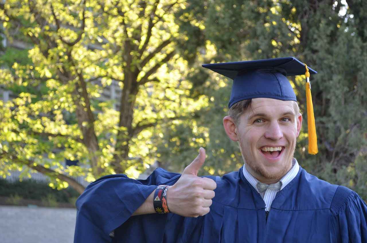 How to Choose Jewelry for Your Graduation Ceremony