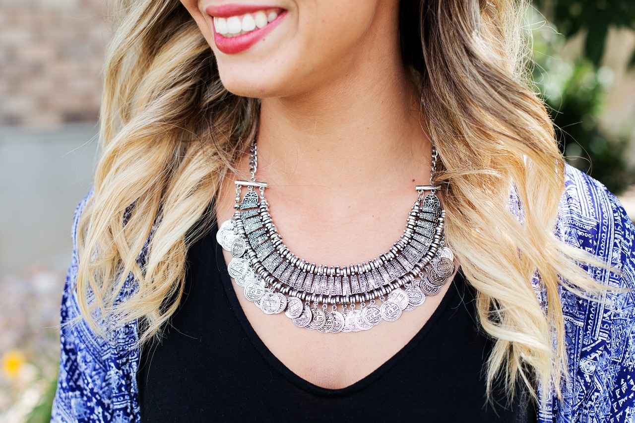 Jewelry for Oval Face Shapes
