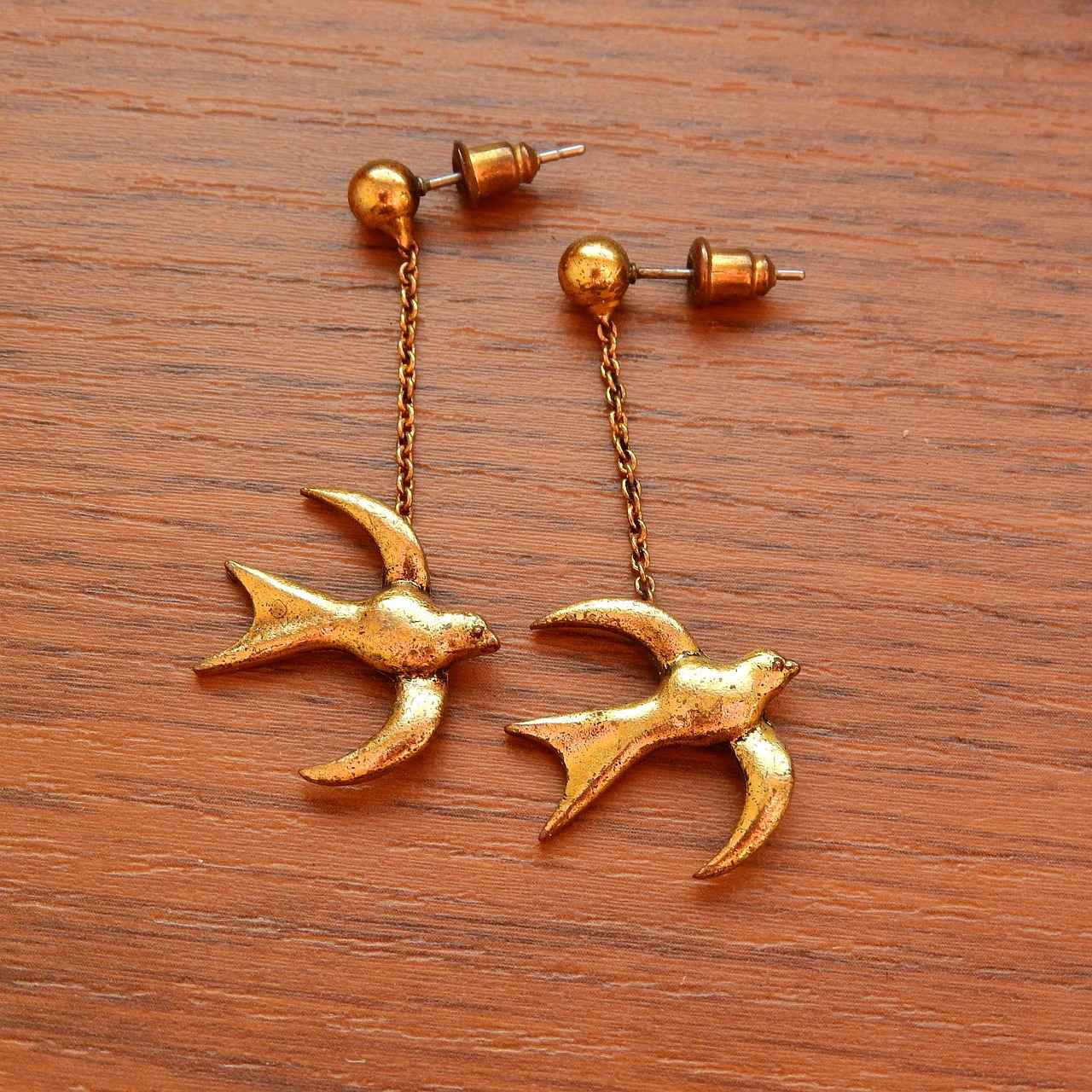 The Evolution of Hoop Earrings Through the Ages