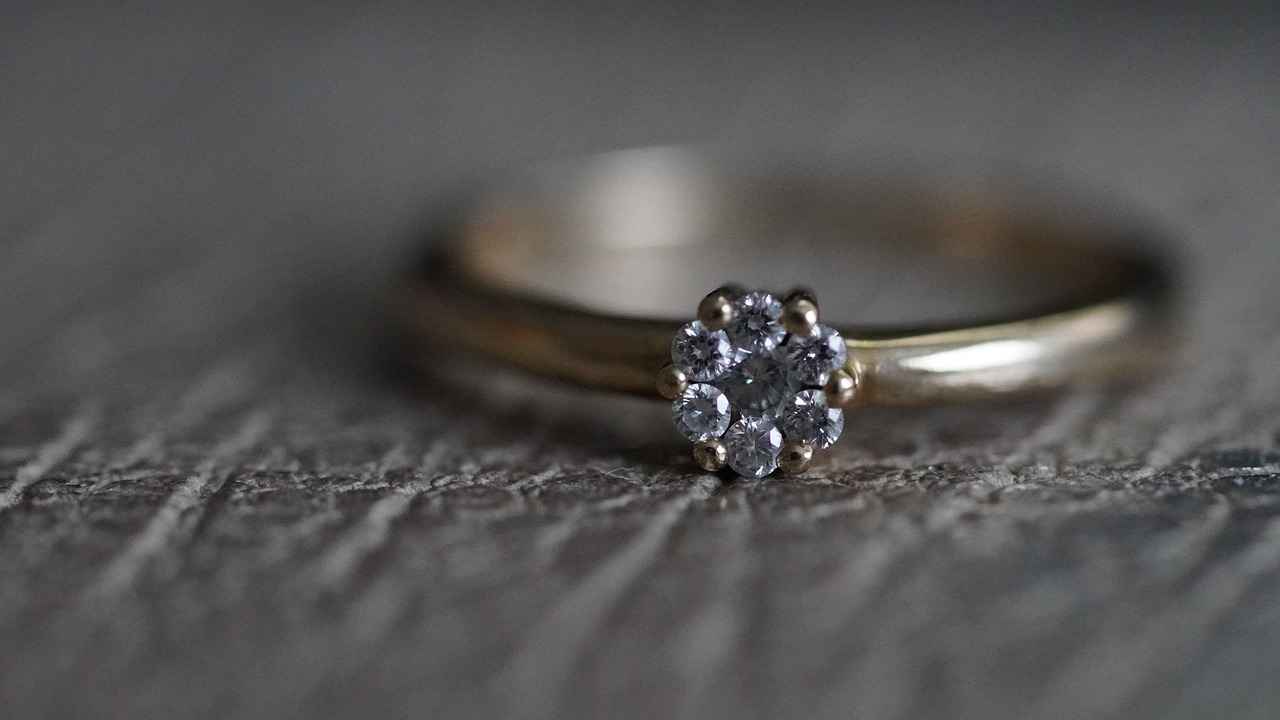 1. Round Cut: Timeless Elegance