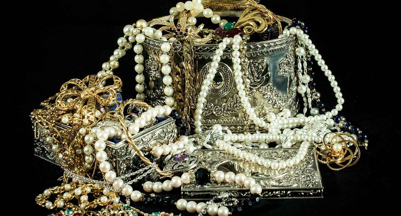 Common Symbols in Jewelry Design