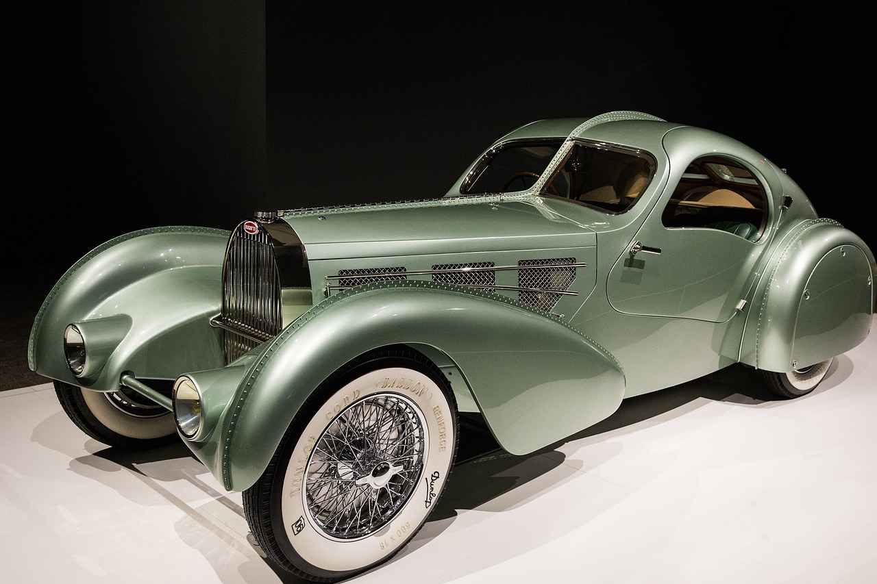 Why Art Deco Jewelry Is Making a Comeback