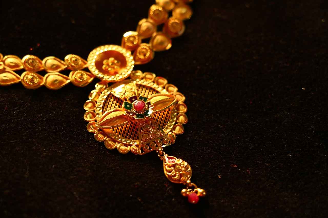 The Emotional Impact of Gifting Jewelry